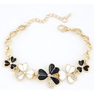 Beautiful Flower with Diamond and Enamel Bracelet (XBL12938)